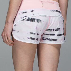Lululemon Hotty Hot Low-Rise Lined Short 2.5"